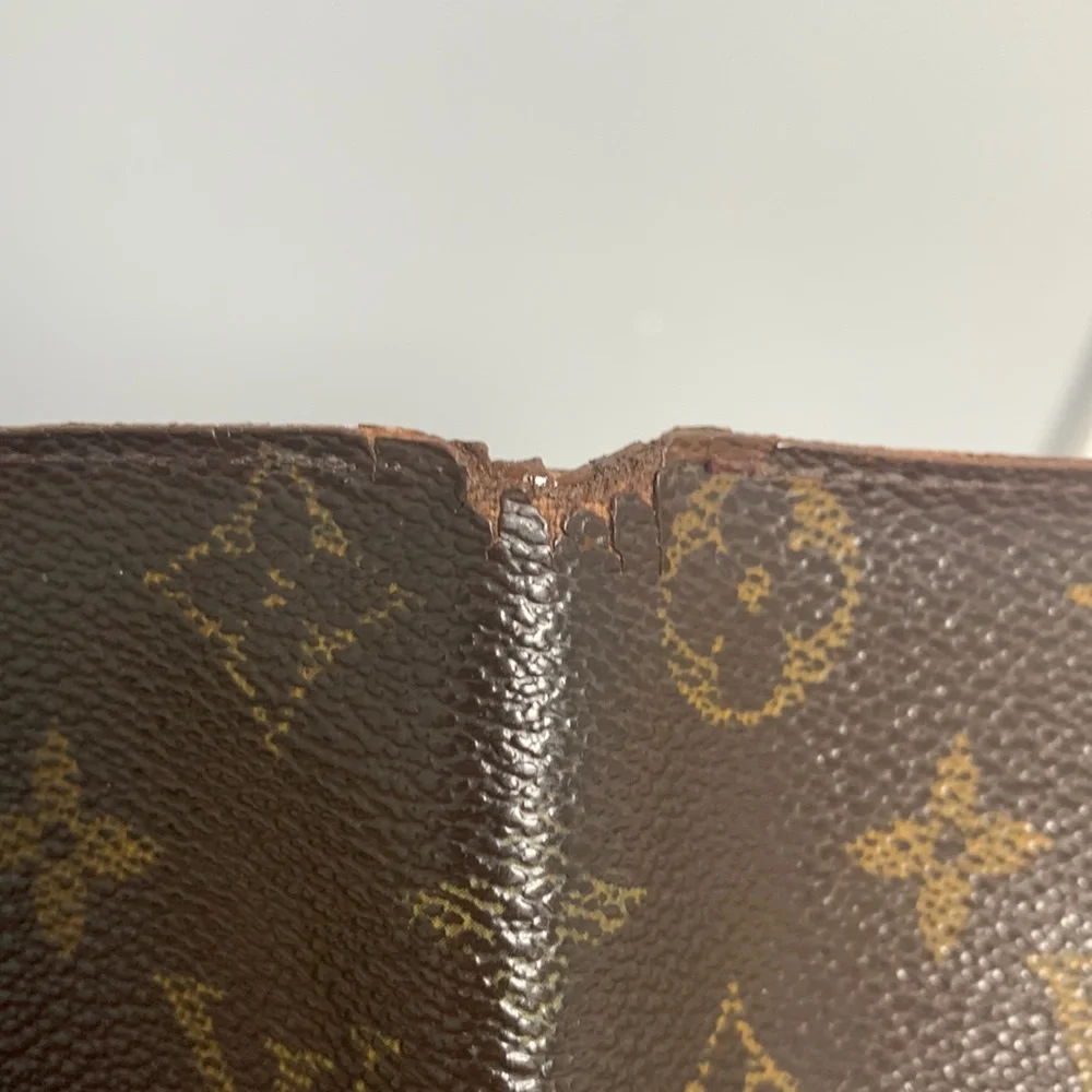2003 authentic Louis Vuitton men’s wallet monogram